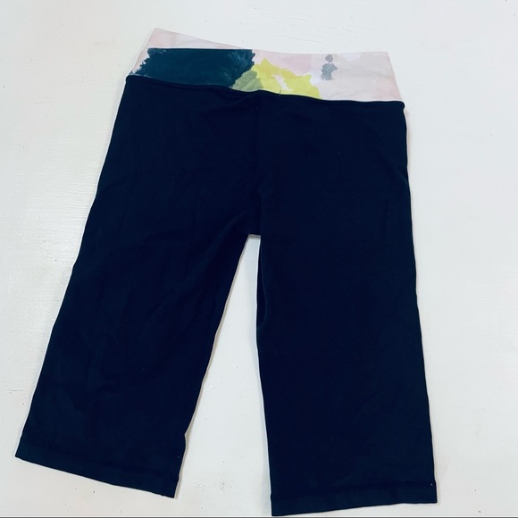 Lululemon Black Capri Leggings Stretchy size 8 - Picture 8 of 8